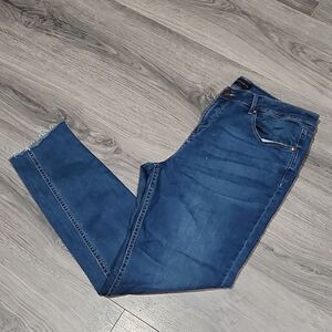 Met Hera Raw Hem Ankle Jeans